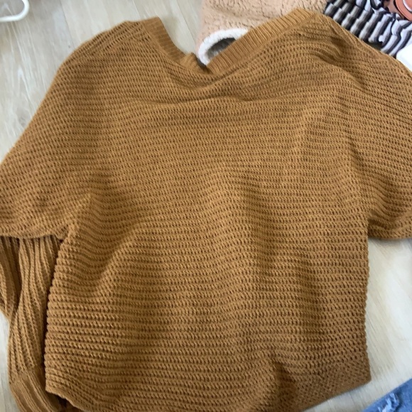 Cable knit burnt orange sweater - Picture 2 of 3